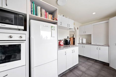 Photo of property in 10 Walnut Place, Owhata, Rotorua, 3010