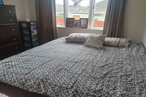 Photo of property in 6a Matahourua Crescent, Cannons Creek, Porirua, 5024