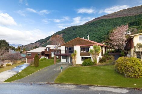 Photo of property in 8 Avalon Crescent, Fernhill, Queenstown, 9300