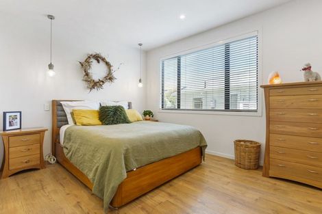 Photo of property in 45 Kiwi Esplanade, Mangere Bridge, Auckland, 2022