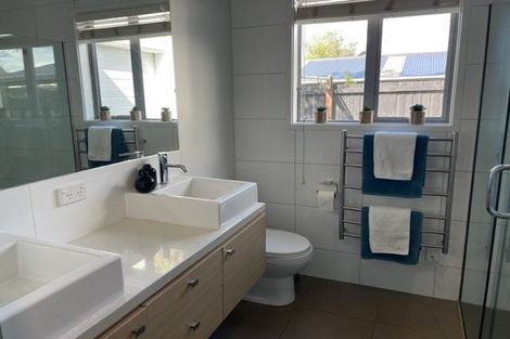 Photo of property in 16 Bryndwr Road, Fendalton, Christchurch, 8052