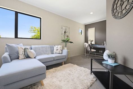 Photo of property in 15 Lilybank Crescent, East Tamaki, Auckland, 2013