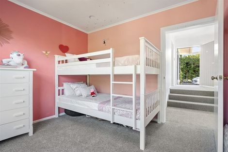 Photo of property in 2/24 Mariposa Crescent, Birkenhead, Auckland, 0626