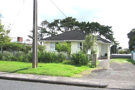 Photo of property in 62 Waipani Road, Te Atatu Peninsula, Auckland, 0610