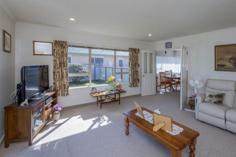 Photo of property in 176 Bath Street, Levin, 5510