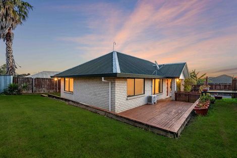 Photo of property in 2/19 Wai Iti Place, Clendon Park, Auckland, 2103