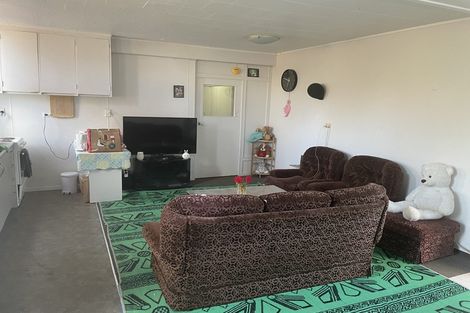 Photo of property in 24 Tiri Tiri Road, Birkdale, Auckland, 0626