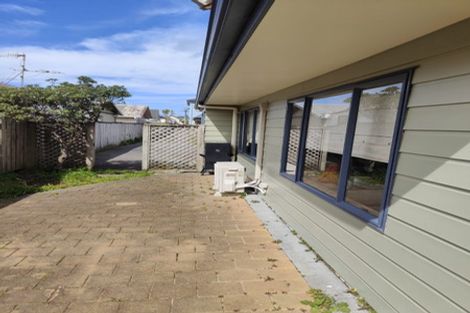 Photo of property in 162 Queens Drive, Lyall Bay, Wellington, 6022