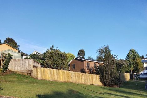 Photo of property in 2 Louise Place, West Harbour, Auckland, 0618