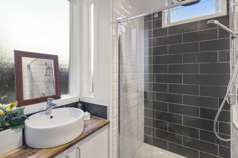 Photo of property in 1/66 Verran Road, Birkdale, Auckland, 0626