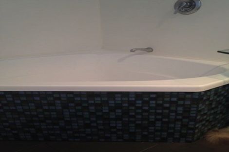 Photo of property in 179 Glenfield Road, Hillcrest, Auckland, 0627