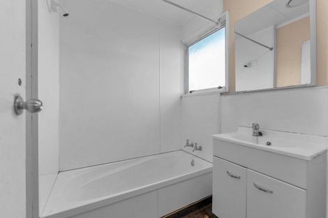 Photo of property in 76 Cambridge Terrace, Papatoetoe, Auckland, 2025