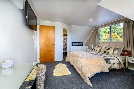 Photo of property in 3 Lindaver Grove, Merrilands, New Plymouth, 4312