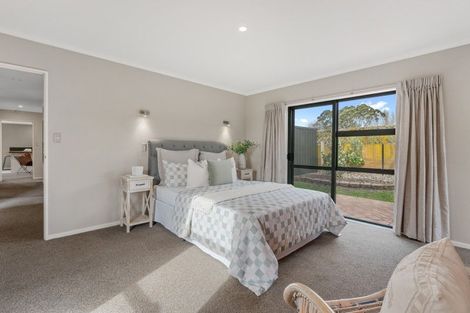 Photo of property in 23 Greenwood Place, Fitzherbert, Palmerston North, 4410