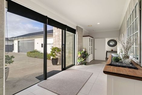 Photo of property in 58 Rodeo Drive, Kelvin Grove, Palmerston North, 4414