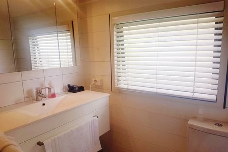 Photo of property in 1/14 Garadice Road, Rothesay Bay, Auckland, 0630