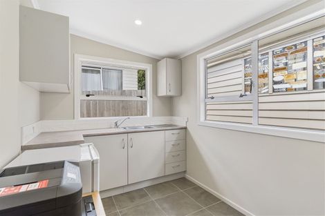 Photo of property in 11 Paton Avenue, Te Atatu South, Auckland, 0610