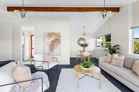 Photo of property in 35 Fairway Avenue, Red Beach, 0932