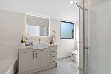 Photo of property in 1/1018 East Coast Road, Fairview Heights, Auckland, 0630