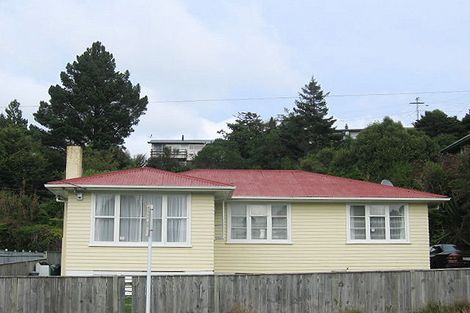 Photo of property in 5 Logie Street, Stokes Valley, Lower Hutt, 5019