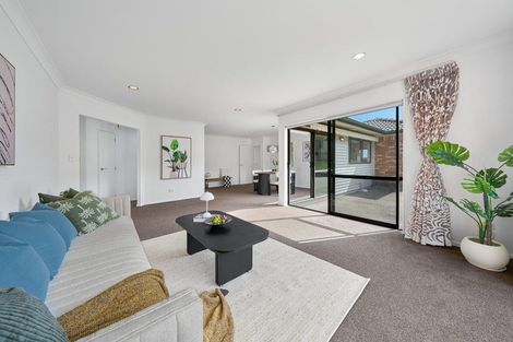 Photo of property in 20 Mackwell Road, Fairview Heights, Auckland, 0632