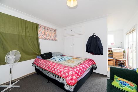 Photo of property in 19 Yeovil Road, Te Atatu Peninsula, Auckland, 0610
