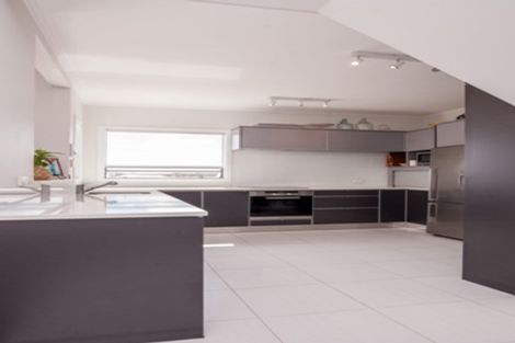 Photo of property in 1 Baring Terrace, Strandon, New Plymouth, 4312