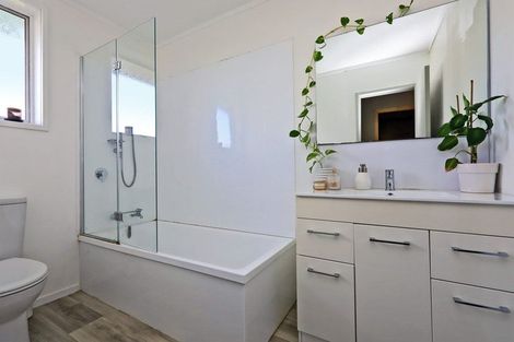 Photo of property in 6 Murdoch Place, Raureka, Hastings, 4120