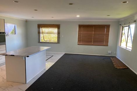 Photo of property in 2 Aspiring Avenue, Clover Park, Auckland, 2019