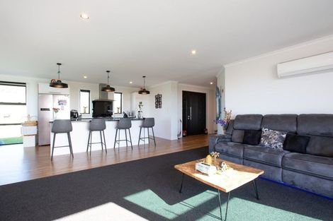 Photo of property in 10 Takutai Terrace, Ruatapu, 7883