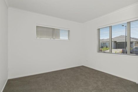 Photo of property in 10 Awatira Drive, Papamoa Beach, Papamoa, 3118