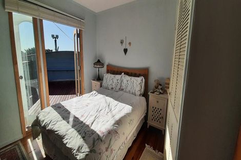 Photo of property in 95 Cornwallis Road, Cornwallis, Auckland, 0604