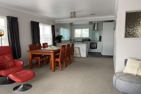 Photo of property in 2/100 Titirangi Road, New Lynn, Auckland, 0600