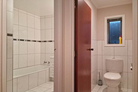 Photo of property in 72 Manu Crescent, Upper Vogeltown, New Plymouth, 4310