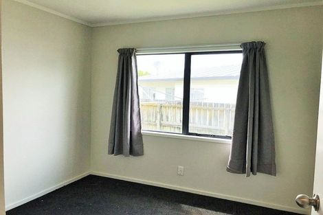 Photo of property in 2/5 Solveig Place, Randwick Park, Auckland, 2105