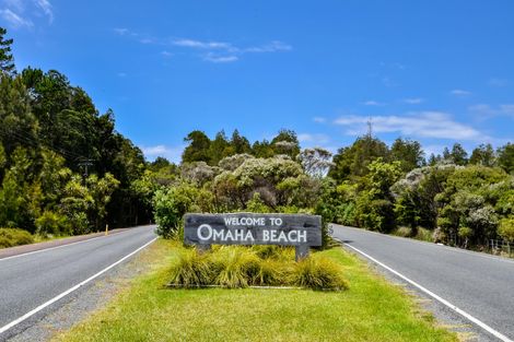 Photo of property in 20 Taumata Road, Omaha, 0986