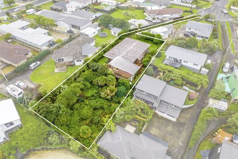 Photo of property in 17 Edgerton Road, Te Atatu Peninsula, Auckland, 0610
