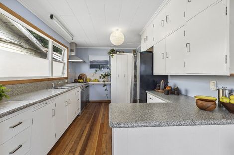 Photo of property in 130 Breaker Bay Road, Breaker Bay, Wellington, 6022