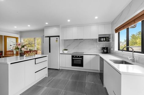 Photo of property in 300 Wairau Road, Glenfield, Auckland, 0629