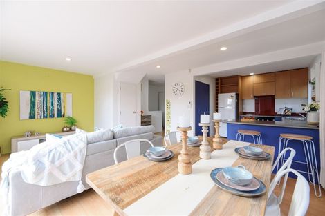 Photo of property in 6 Exmouth Road, Northcote, Auckland, 0627