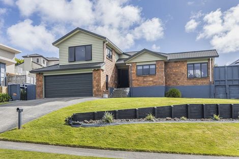 Photo of property in 2 Endeavour Drive, Whitby, Porirua, 5024