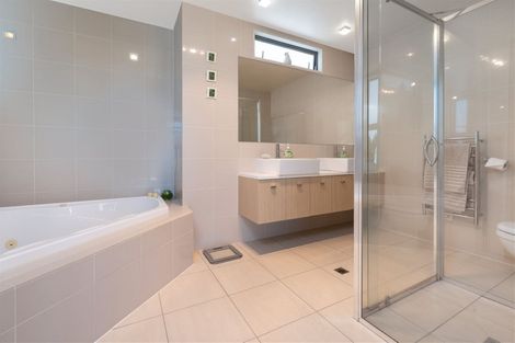 Photo of property in 4/35 Victoria Road, Mount Maunganui, 3116