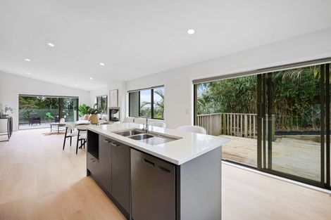 Photo of property in 40a Verran Road, Birkdale, Auckland, 0626
