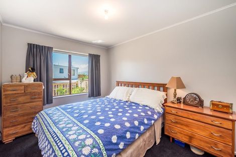 Photo of property in 10a Pohutukawa Crescent, Raumati Beach, Paraparaumu, 5032
