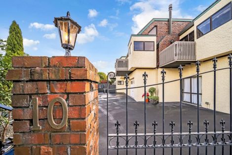 Photo of property in 10 Cornwall Street, Vauxhall, Dunedin, 9013