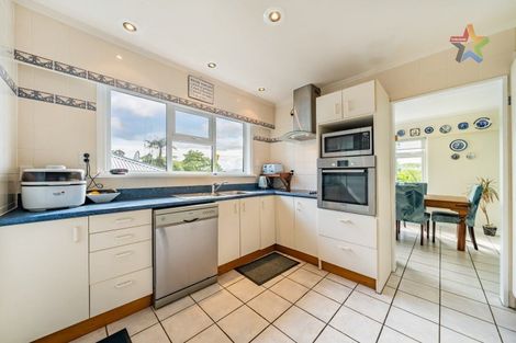 Photo of property in 176 Normandale Road, Normandale, Lower Hutt, 5010