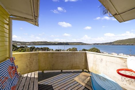 Photo of property in 7 Gloaming Hill, Titahi Bay, Porirua, 5022