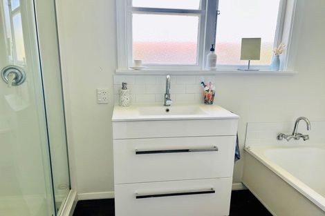 Photo of property in 4 Saint Johns Terrace, Tawa, Wellington, 5028