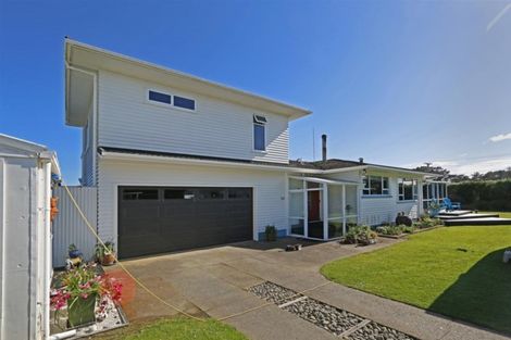 Photo of property in 202 Tasman Street, Opunake, 4616