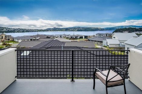 Photo of property in 88 Queen Charlotte Drive, Aotea, Porirua, 5024